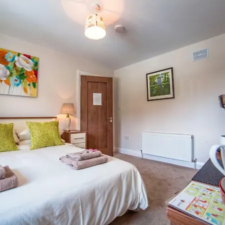 Taim Lodge Westport