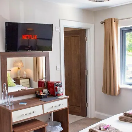 Taim Lodge Westport