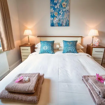 Taim Lodge Westport